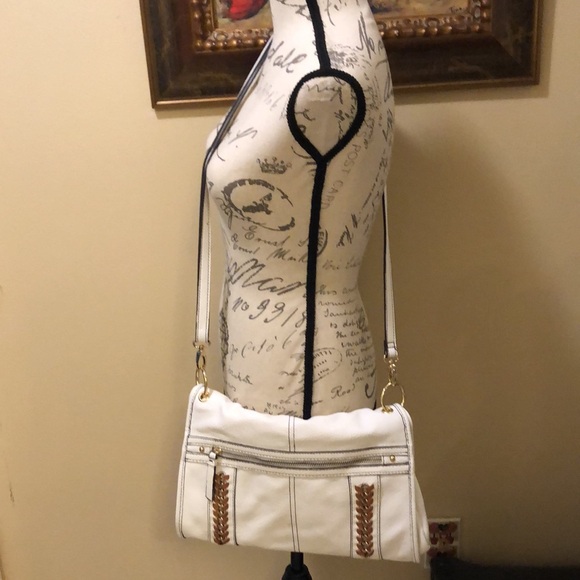 Jessica Simpson pebbled faux leather gold tone logo fittings, deep shoulder bag - Picture 3 of 12